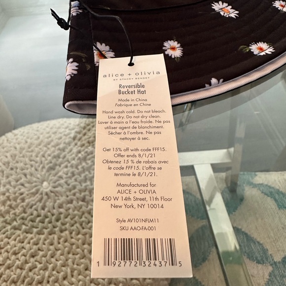 NWT Alice + Olivia Reversible Black Daisy Bucket Hat - Picture 2 of 8